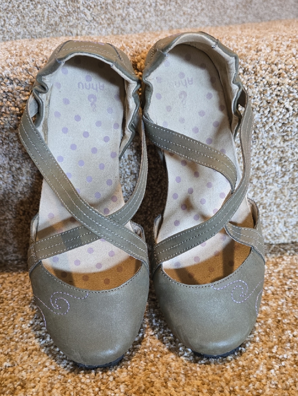 AHNU  Cross Strap Flats 6.5. NWOT